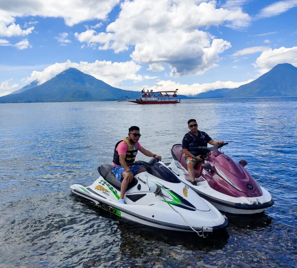 Motos Acuáticas en Panajachel, Lago Atitlán Guatemala